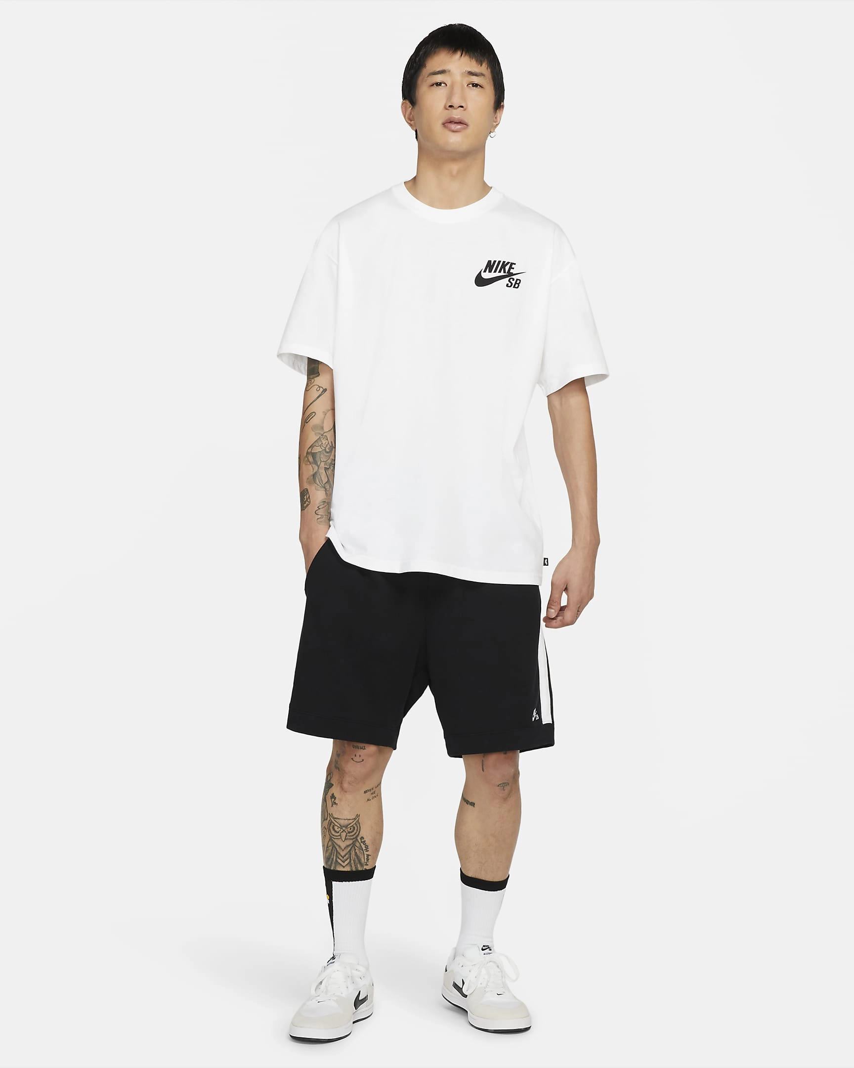 Nike SB Logo Tee: Ride the Streets in Iconic Style!